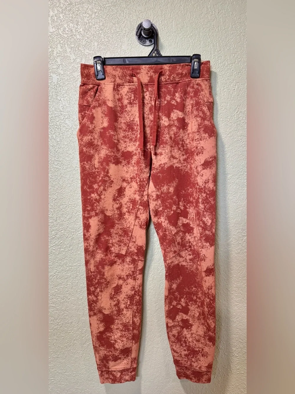 Lululemon Rust and Peach Tie-Dye Joggers Size Small